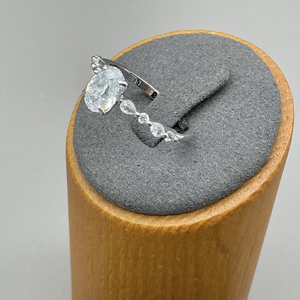 Pavoi Ring Size 8 White Gold Plated Oval CZ Band Cocktail Statement Womens